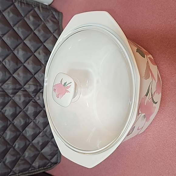 Mikasa Silk Flowers 'Fire & Ice" Casserole Dish with Matching Lid. EUC. - Picture 4 of 10